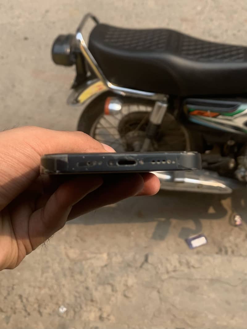 iPhone 13 5