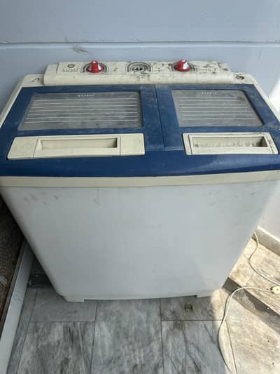 Toyo Washing Machine with Dryer