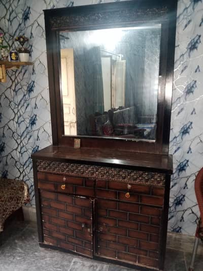 dressing table used