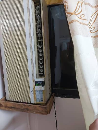110 AC Japanese Ship AC in good condition