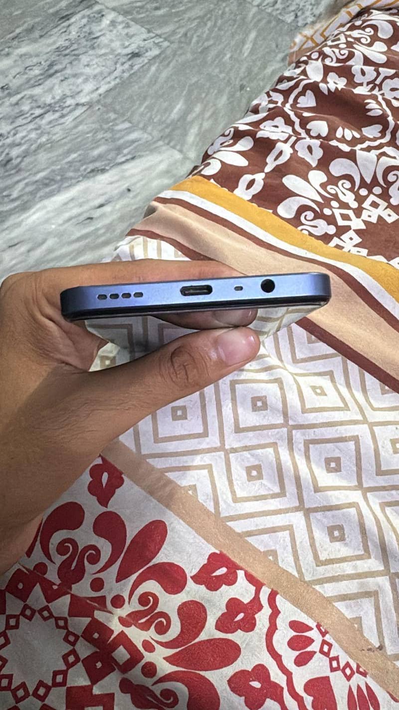 Realme C63 4