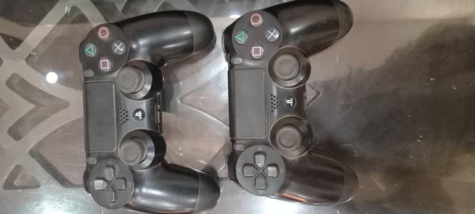 PLAYSTATION 4