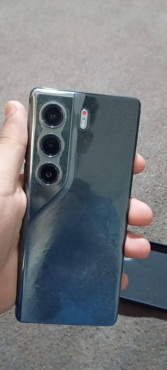 Tecno camon 40 pro 0