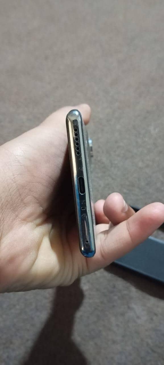 Tecno camon 40 pro 4