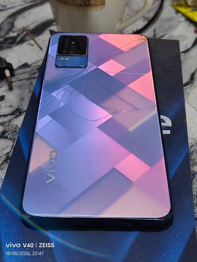 vivo v21e one hand use