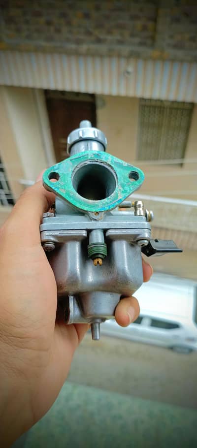 Honda CG 125 ka jinion courburater hai hai Pz26 ka conditions 10 by 9