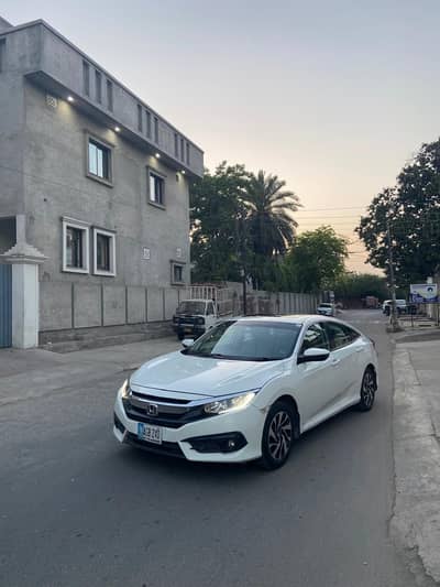 honda civic x 2017 model total original paint inside and outside.
