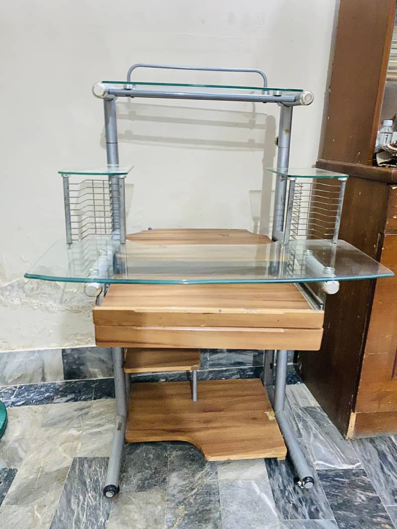 Computer table for sale 0
