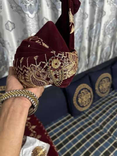 bilkul perfect hai  2 br use howi hai bss dryclean ho kr new ho jy gi
