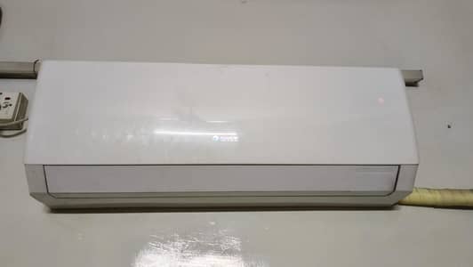 BRAND GREE I m selling my AC  INVERTER