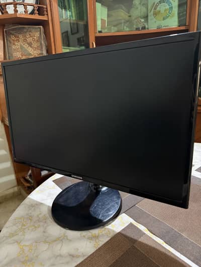 Samsung 24” monitor for sale