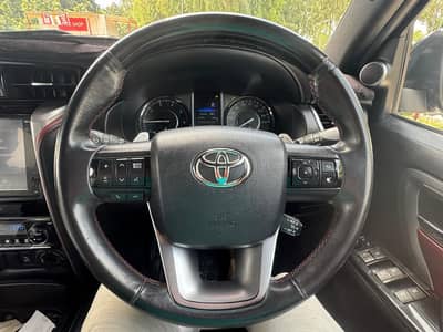 Toyota Fortuner Legender