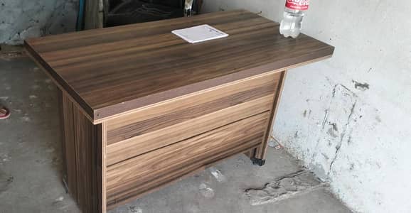 Office tabel for sale new construction
