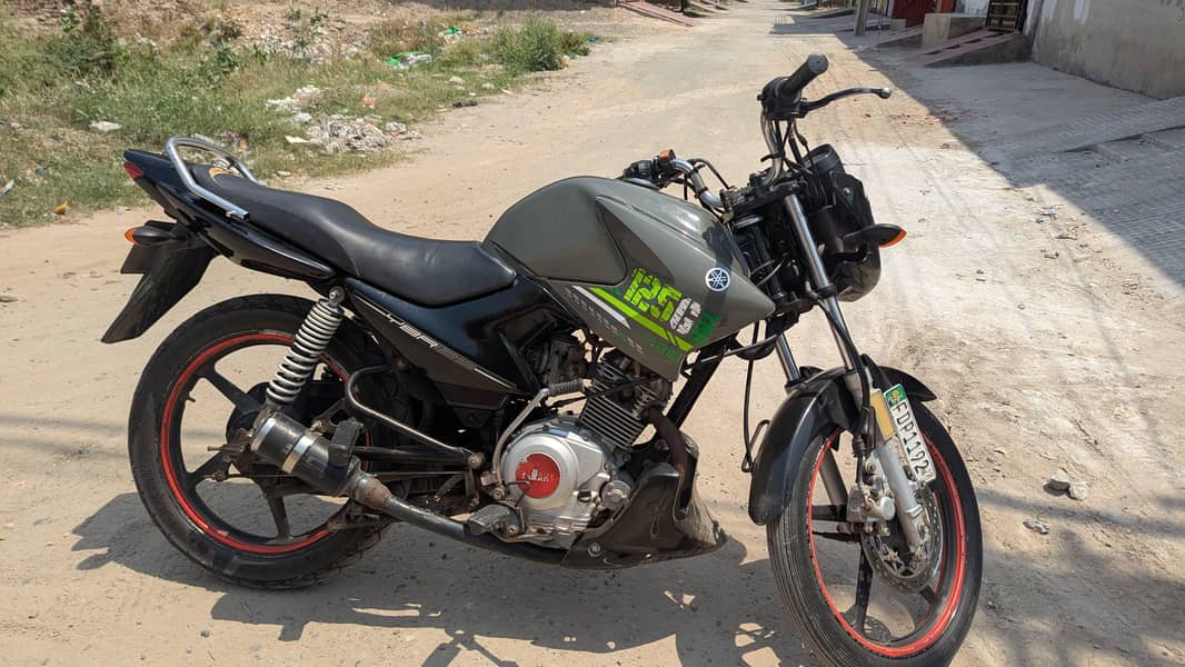ybr 2017 model 1