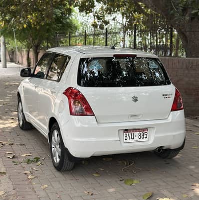 Suzuki Swift DLX 1.3 Navigation 2016. Totel Genuine.