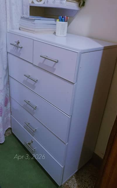 draws Almari 10/10 Condition only 4 days used.