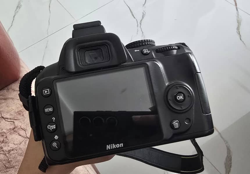 Nikon D3000 2