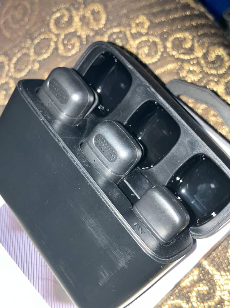 Wireless microphones 4