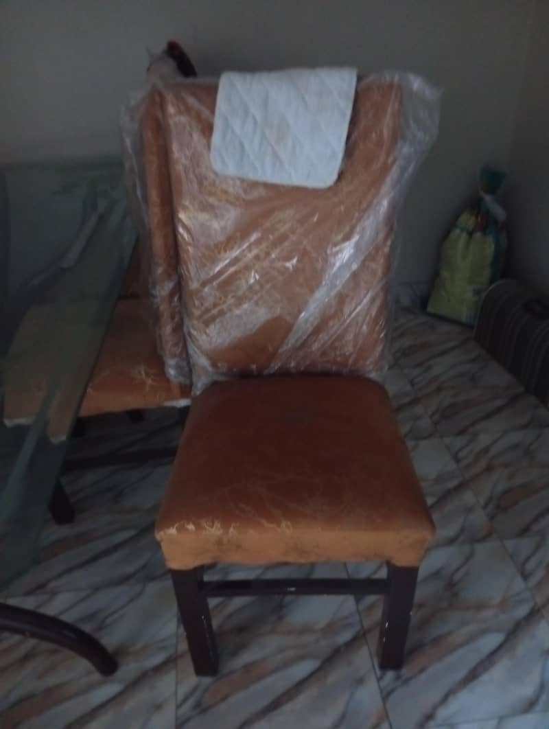 Fresh 2 week use dining table 4