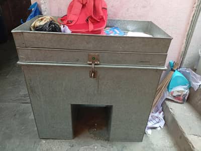 Custom storage trunk for motorbikes