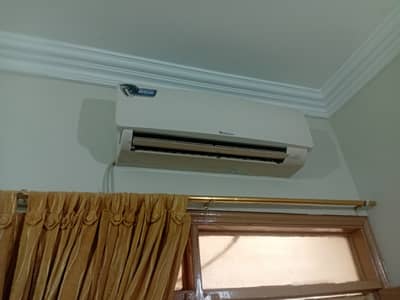 Air conditioner for sale in good condition