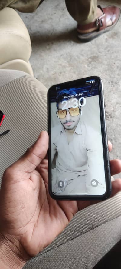 I phone xr mdm 64gb all ok