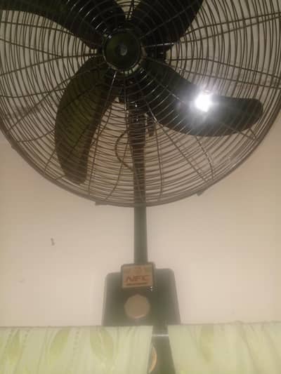 bracket fan bilkul naya hai