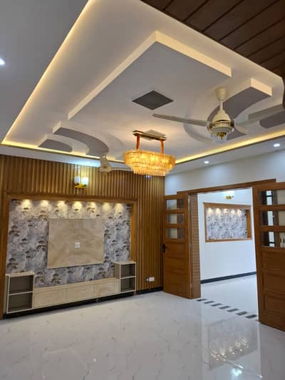 5 marla safari I home single story Available For rent 3 marla with Lawn bajlii panii gass Available For rent