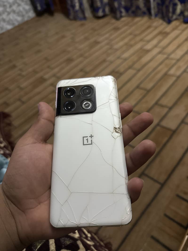 One Plus 10 Pro 1