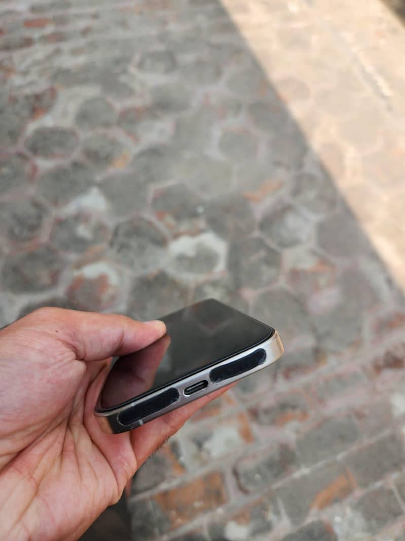 Apple iphone 16 Pro 2