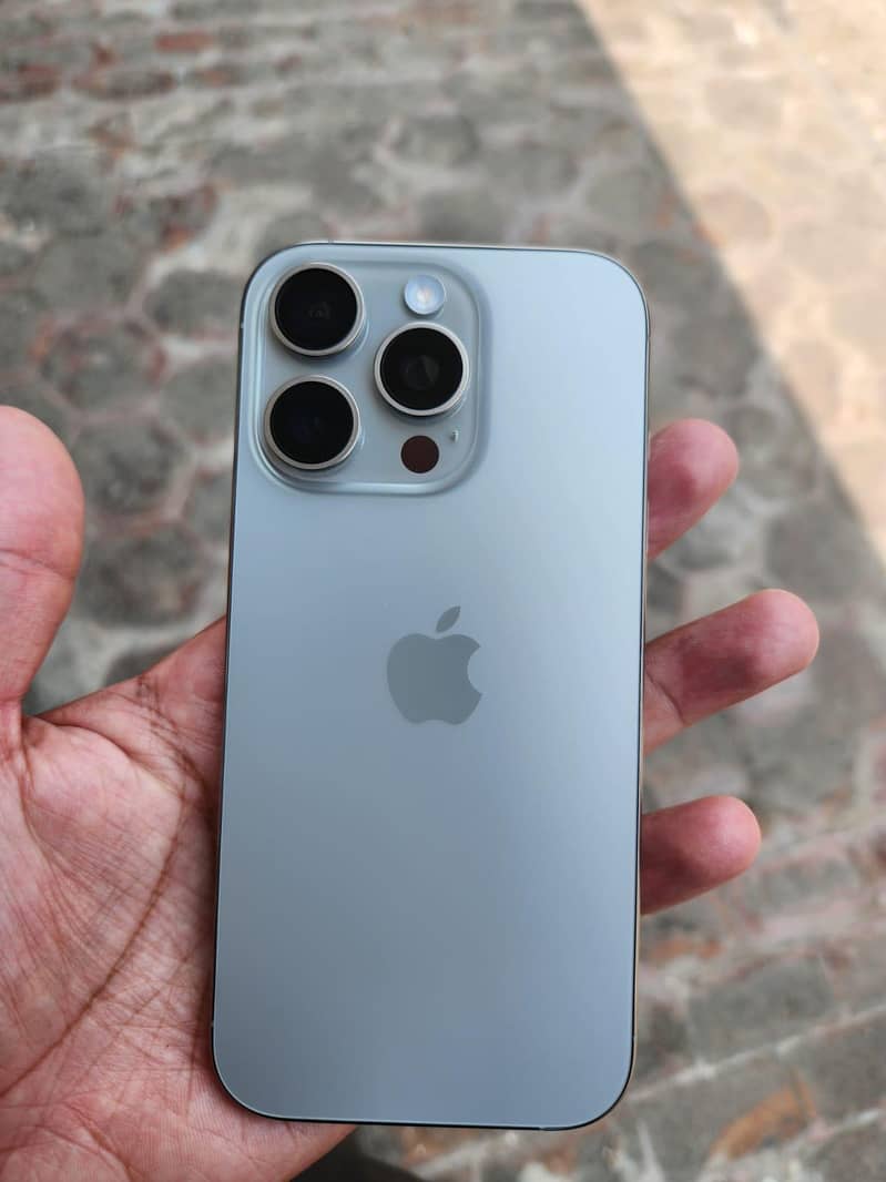Apple iphone 16 Pro 3