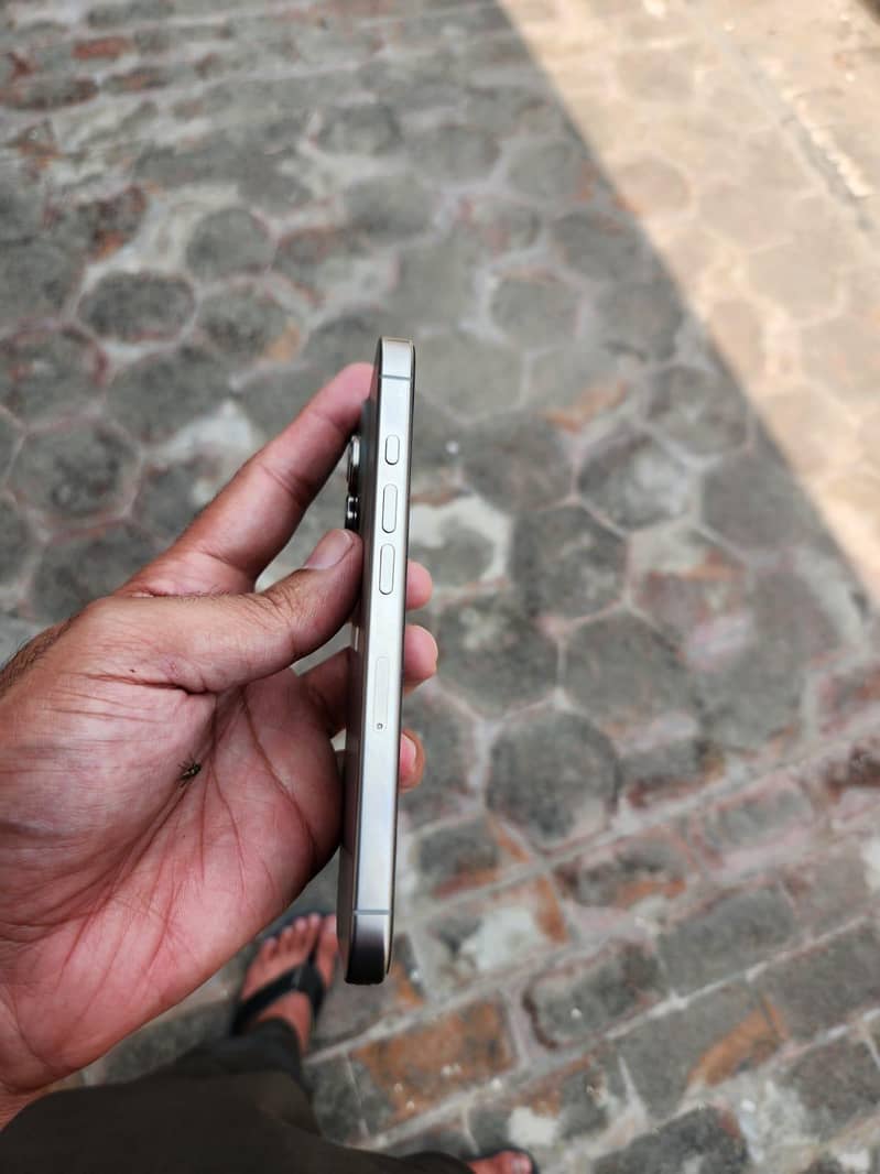 Apple iphone 16 Pro 5
