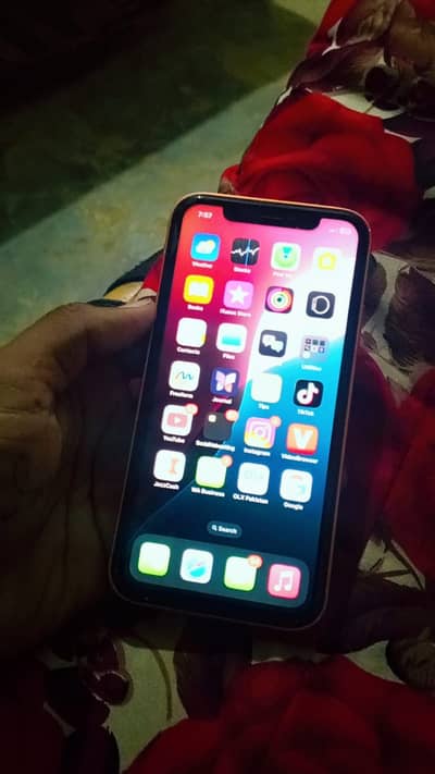 One hand use mobile h bilkul All ok ha