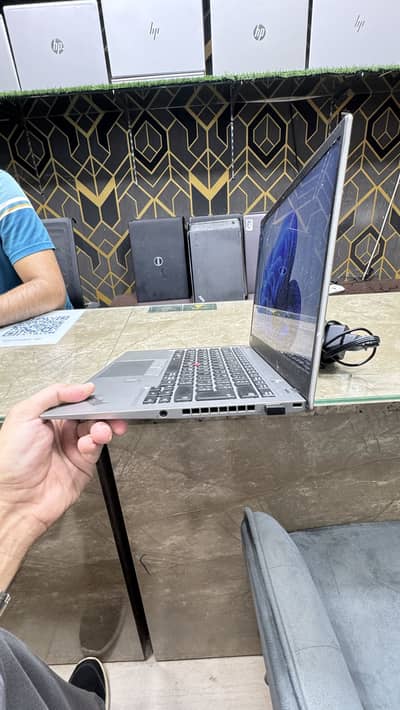 Lenevo Thinkpad X1 Carbon i7 8th Gen 16/256
