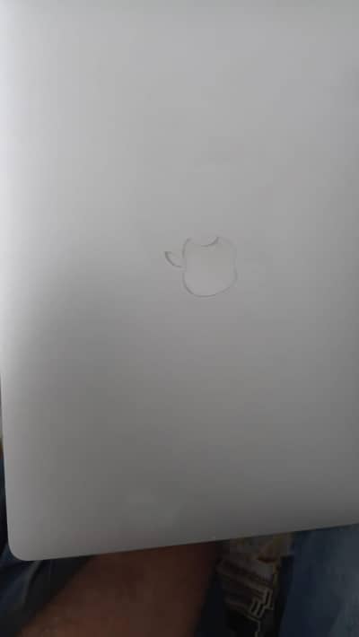 MacBook air 2020 8gb 256 gb best battery backup every thing working