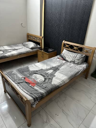 2 Single Beds with Side Table – 9/10 Condition