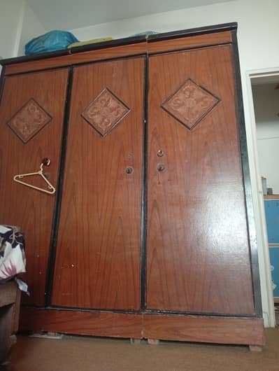 3 Door lasani wardrobe