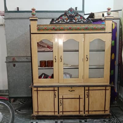 برتنوں والی الماری