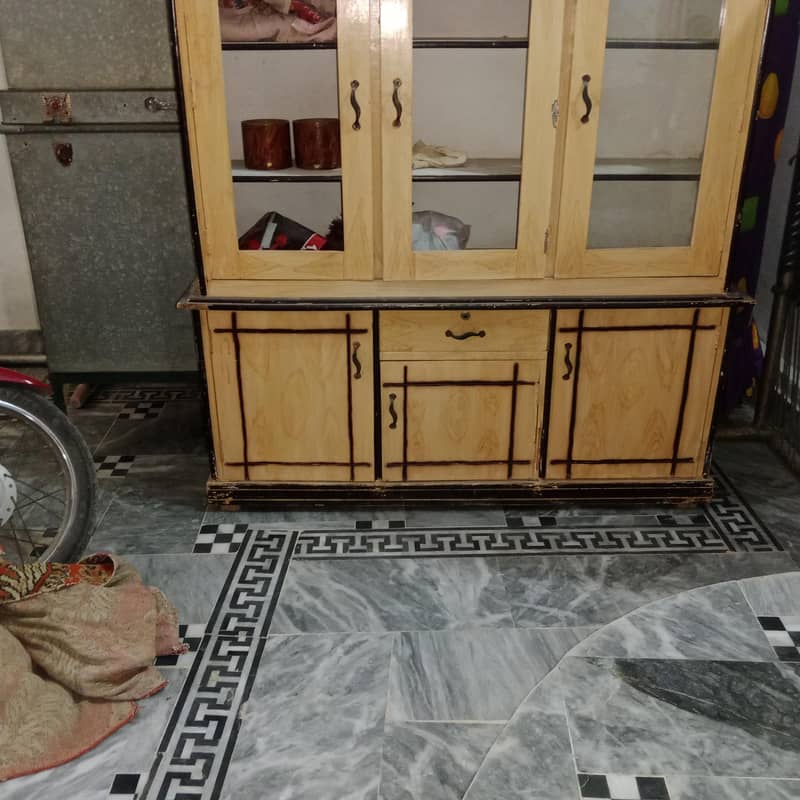 برتنوں والی الماری 1