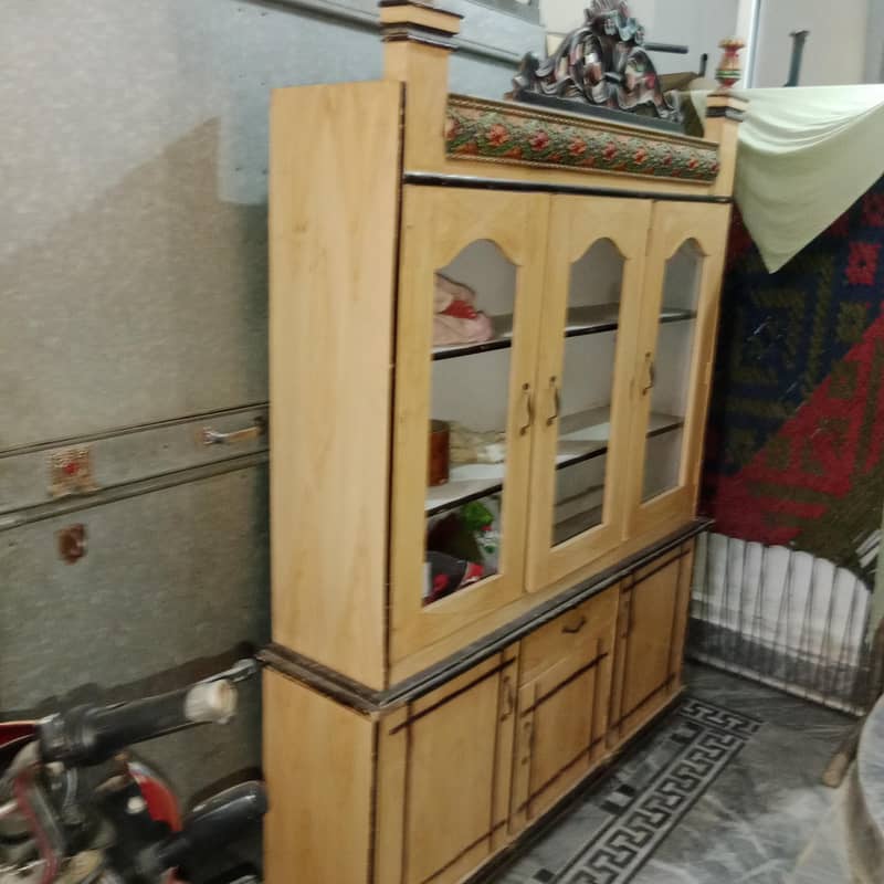 برتنوں والی الماری 2