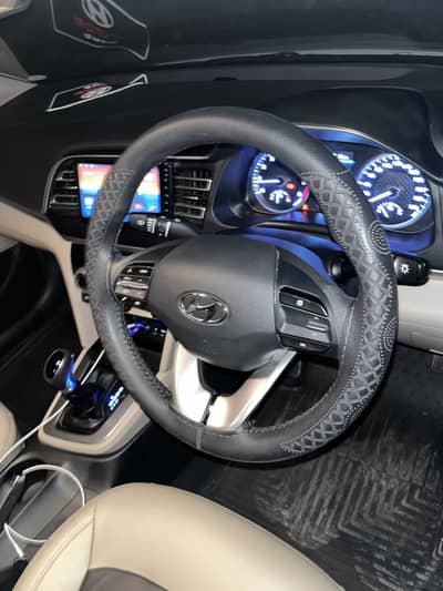 Hyundai ELANTRA 1600 CC