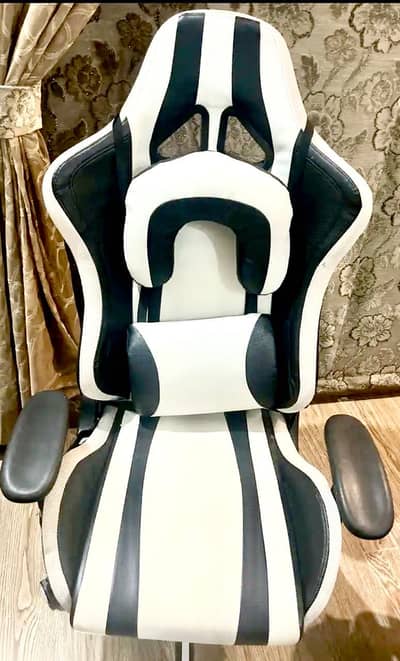 Gaming chair used in good condition