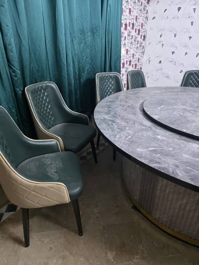 good condition like new dianing with 12 chairs