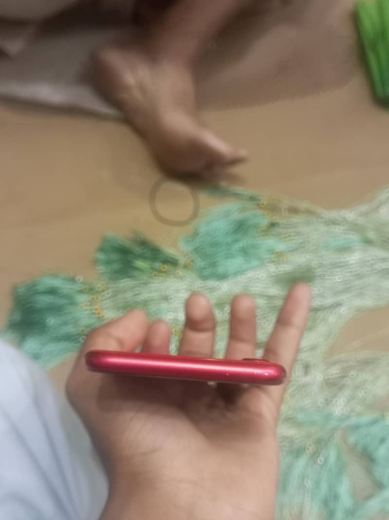 Iphone SE (SECOND GENERATION) 4