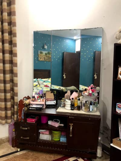 Dressing table with mirror
