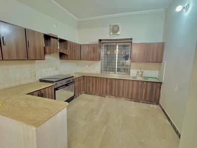 10 Marla Beautiful House Available For Rent In Jasmine Block , Bahria Town Lahore