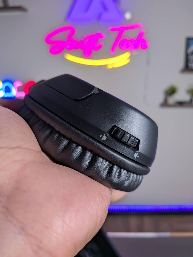 HyperX Cloud Flight Wireless Gaming Headset (Open Box) 1