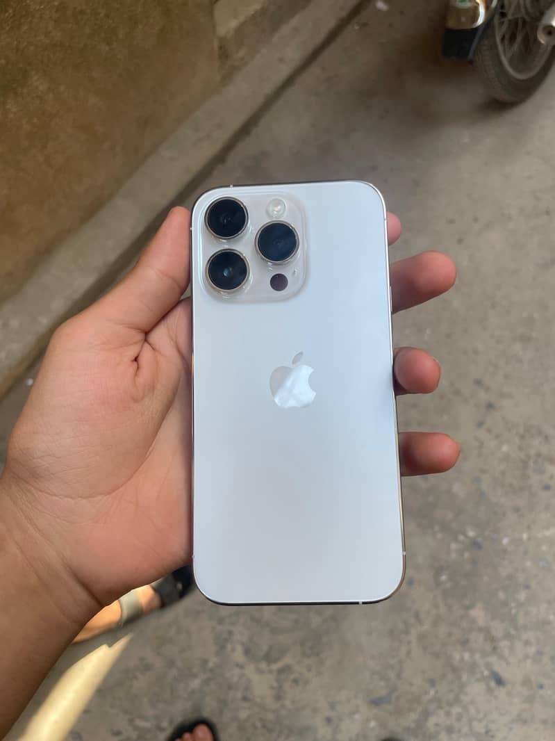 iPhone 14 Pro 4