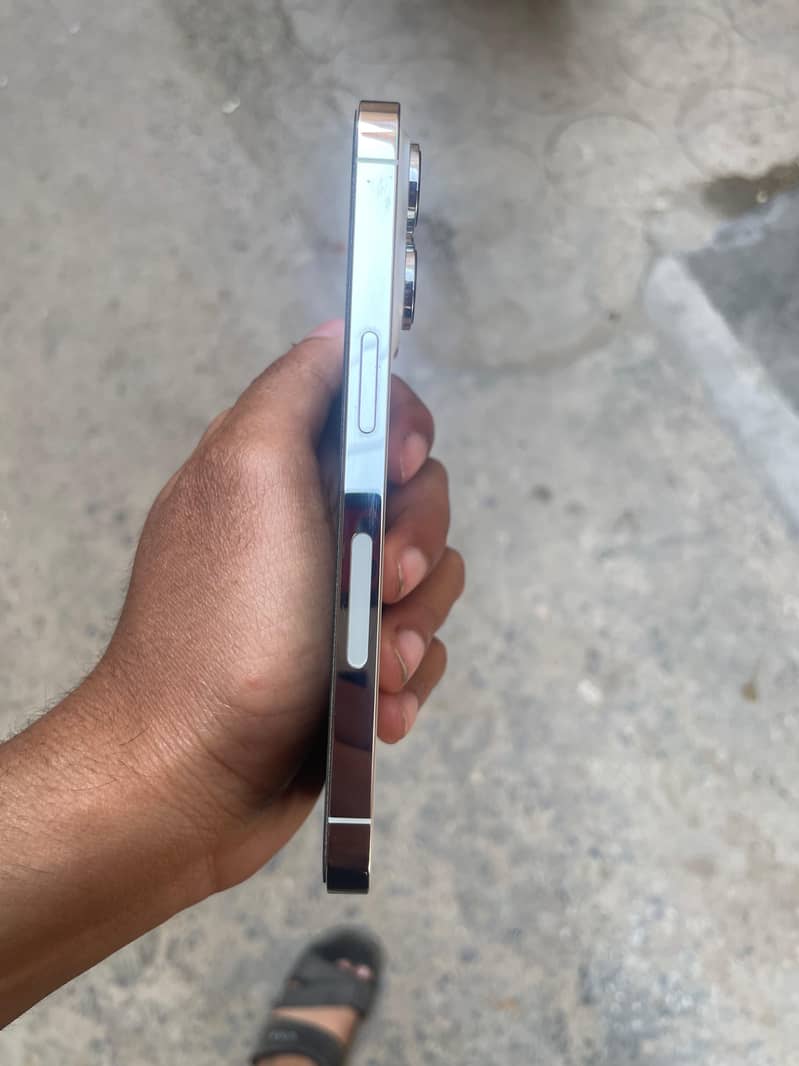 iPhone 14 Pro 5