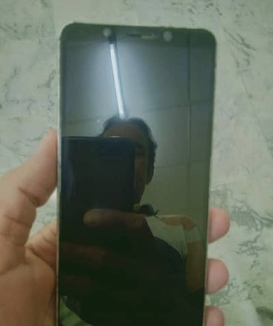 VIVO  V7+